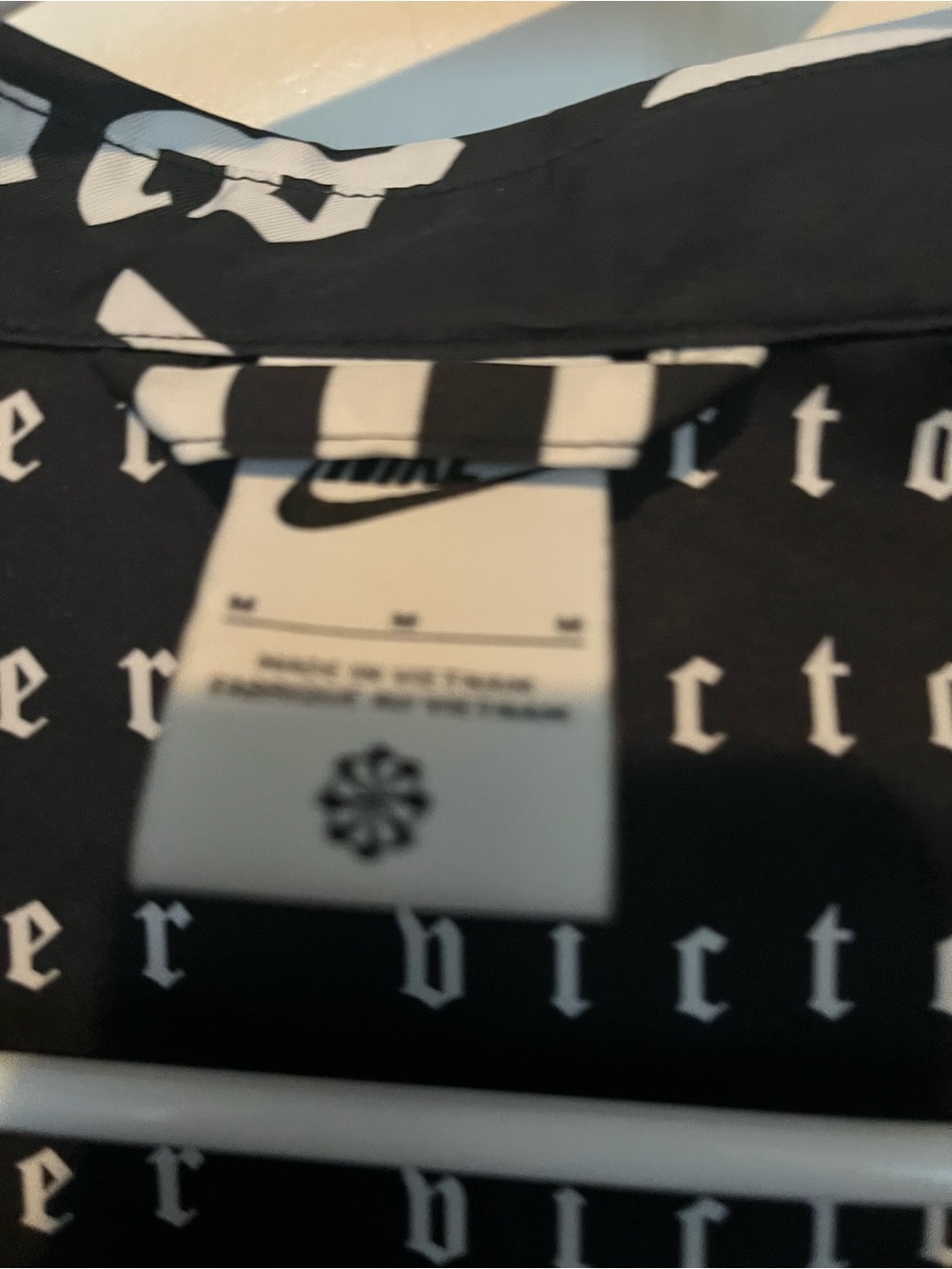 Men’s England Button down - Picture 2 of 3